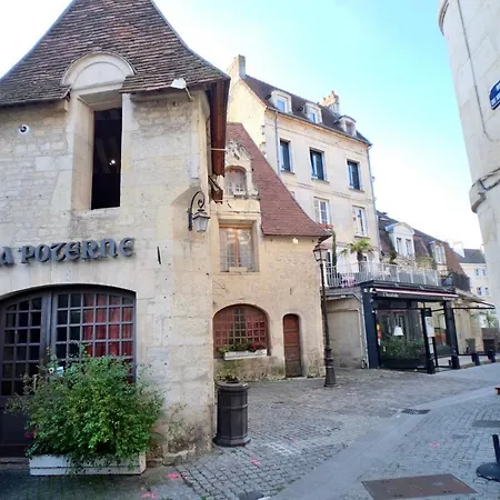 Le Perroquet Fringant, Rue Pietonne Et Quartier Historique *